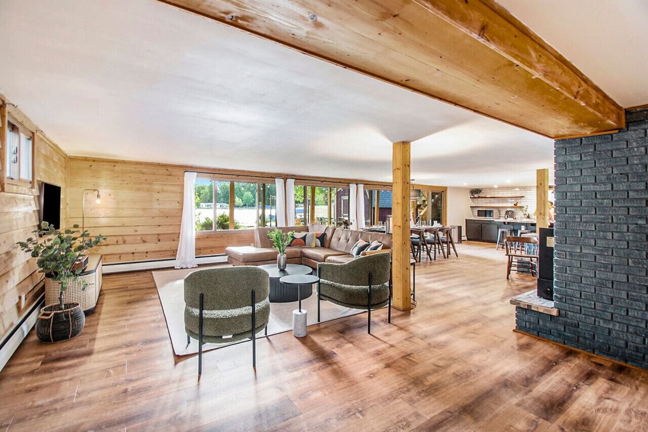 Smart TV, fireplace, stereo, computer monitors