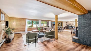 Smart TV, fireplace, stereo, computer monitors