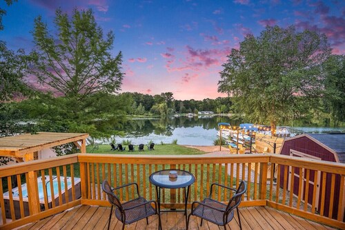 Lakefront, Hot Tub, Game Room Sapphire Shores