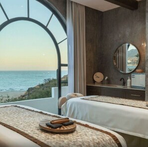 3 bedrooms, iron/ironing board, free WiFi, bed sheets - Luxurious 3 BDRM villa with private balcony overlooking beautiful Cabo San Lucas (Cabo San Lucas)