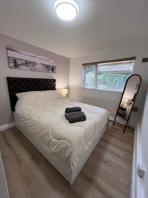 1 quarto, escrivaninha, ferros/tábuas de passar roupa, Wi-Fi