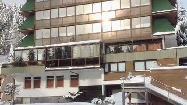 A multi-story building with a modern architectural design, featuring balconies and large windows. - Studio at the foot of the slopes/Mountaineering/Hiking accrobranche La Bresse (La Bresse)