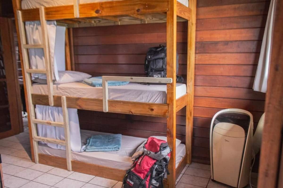 Dormitorio compartido | Caja de seguridad en la habitación y wifi gratis