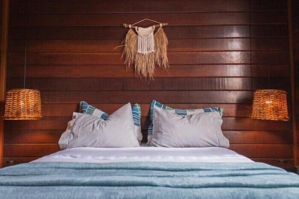 Room, Mountain View | In-room safe, free WiFi