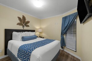 2 bedrooms, desk, WiFi, bed sheets