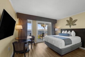 2 bedrooms, desk, WiFi, bed sheets