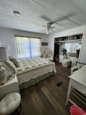 3 habitaciones, escritorio, tabla de planchar con plancha y wifi gratis 