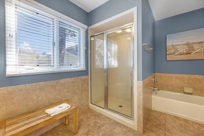 Hårføner, håndklær, såpe og sjampo