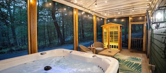 Blue Ridge Bliss 9BR/6BA: 2 Homes Across the Street from each other! Sleeps 24