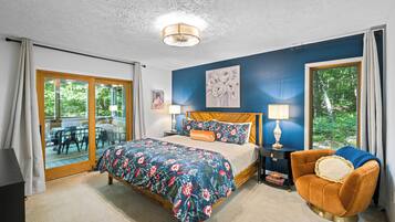 9 habitaciones, escritorio y tabla de planchar con plancha