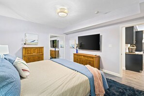 9 bedrooms, desk, iron/ironing board, travel cot