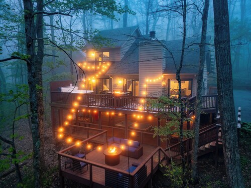 Blue Ridge Bliss 9BR/6BA: 2 Homes Across the Street from each other! Sleeps 24