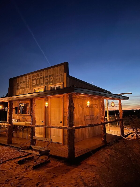 Cabin | Bahagian luar
