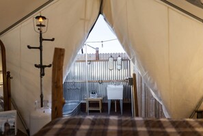 Cabin | Bahagian dalam