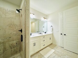 Bathroom - The Oaks, 3BR Escape by Velvet Ditch Villas (Oxford)