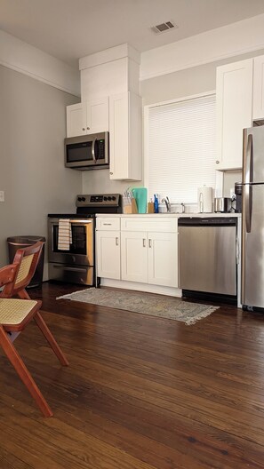 Private kitchen - Perch 𓆱 BnB, 3/1 + yoga rm in Victorian Dist East (Savannah)