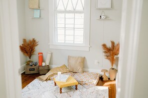 Interior - Perch 𓆱 BnB, 3/1 + yoga rm in Victorian Dist East (Savannah)