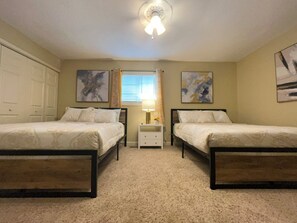 3 bedrooms, desk, iron/ironing board, free WiFi