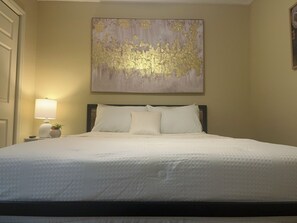 3 室のベッドルーム、デスク、アイロン / アイロン台、WiFi (無料)