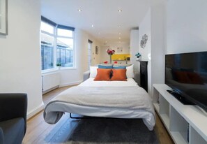 Apartment, Non Smoking | Living area - Charming Tower Bridge House (London)