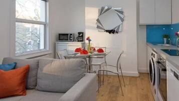 Apartment, 2 Bedrooms | Private kitchen