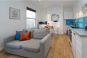 Apartment, 2 Bedrooms | Living area - Charming Tower Bridge House (London)