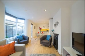 Apartment, Non Smoking | Living area - Charming Tower Bridge House (London)