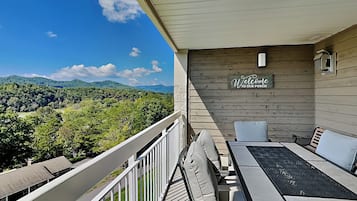 Condo (3 Bedrooms) | Property amenity