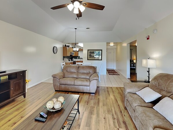 Condo (3 Bedrooms) | Property amenity