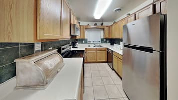 Condo (3 Bedrooms) | Property amenity