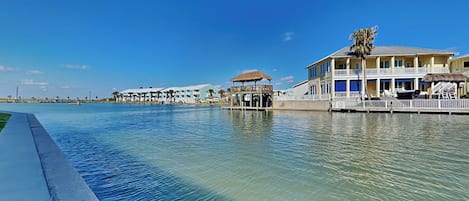 Condo (1 Bedroom) | Property amenity