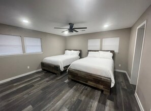 Individually decorated, individually furnished, laptop workspace - High Plains Lodge at Nomad Landing (Clayton)