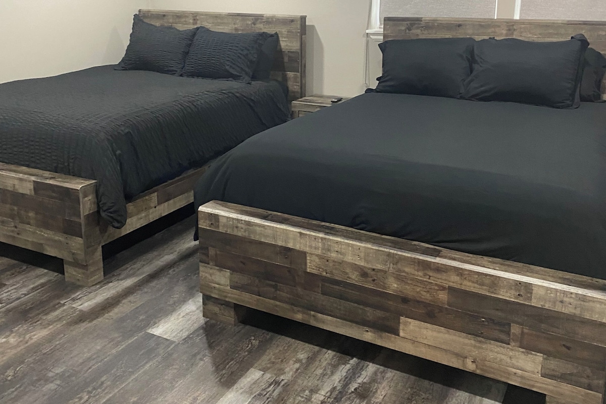 Suite familiar, 1 habitación | Espacio para trabajar con laptop y wifi gratis
