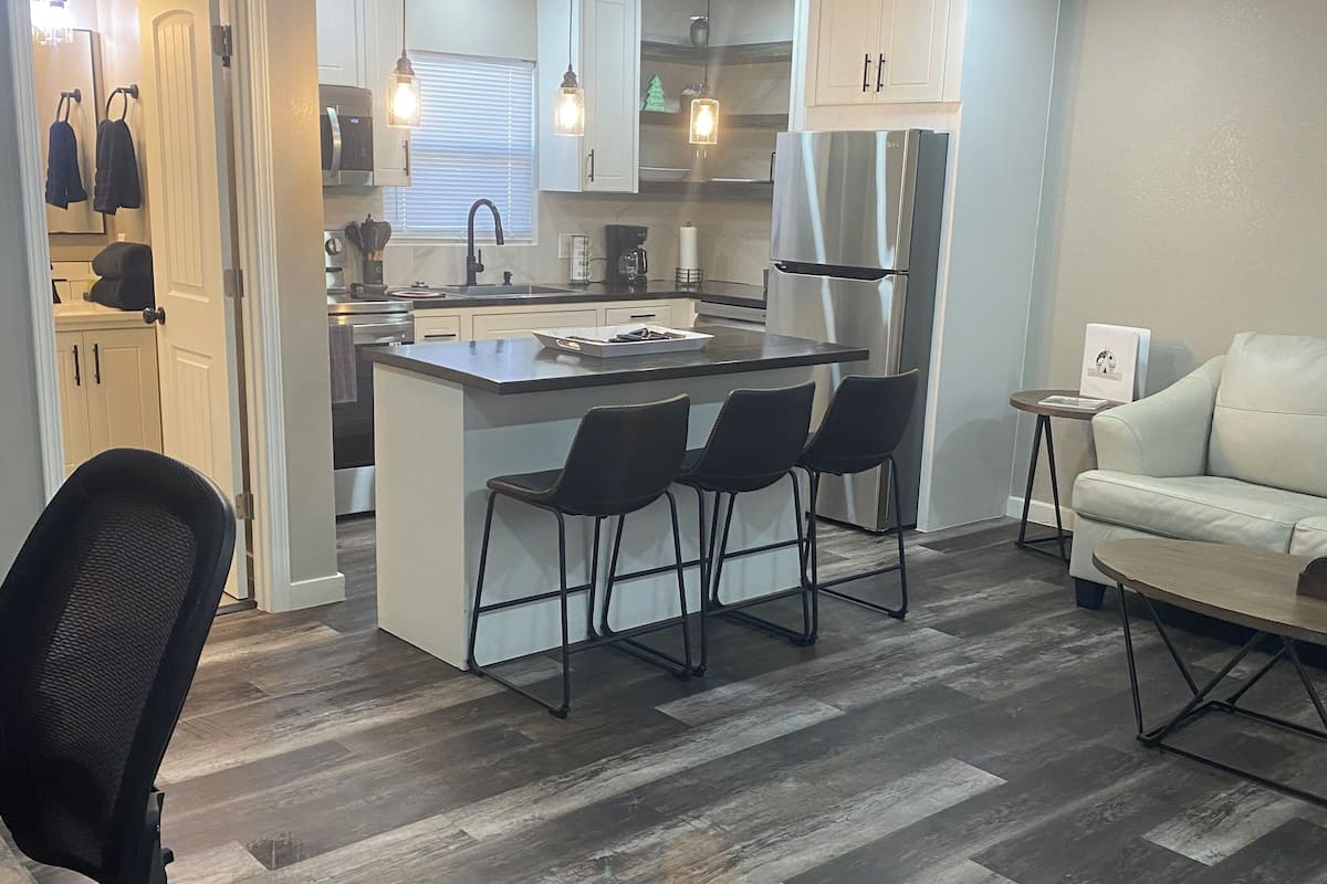 Family Suite, 1 Bedroom | Living area