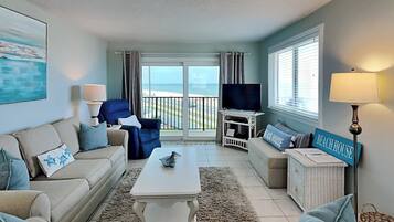 Condo (2 Bedrooms) | Front of property