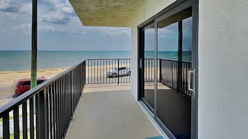 Condo (2 Bedrooms) | Property amenity