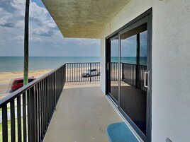 Condo (2 Bedrooms) | Property amenity