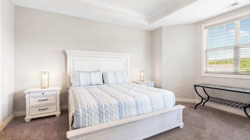 Leilighet, flere senger, balkong, fjellutsikt (Blue Bird by Lake Escape) | 2 soverom, individuelt dekorert og individuelt innredet