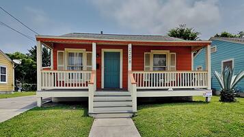 House (2 Bedrooms) | Property amenity