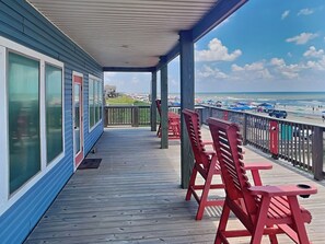 Ferienhaus, Mehrere Betten, Terrasse, Meerblick (Shark's Tooth Beachfront) | Blick vom Balkon