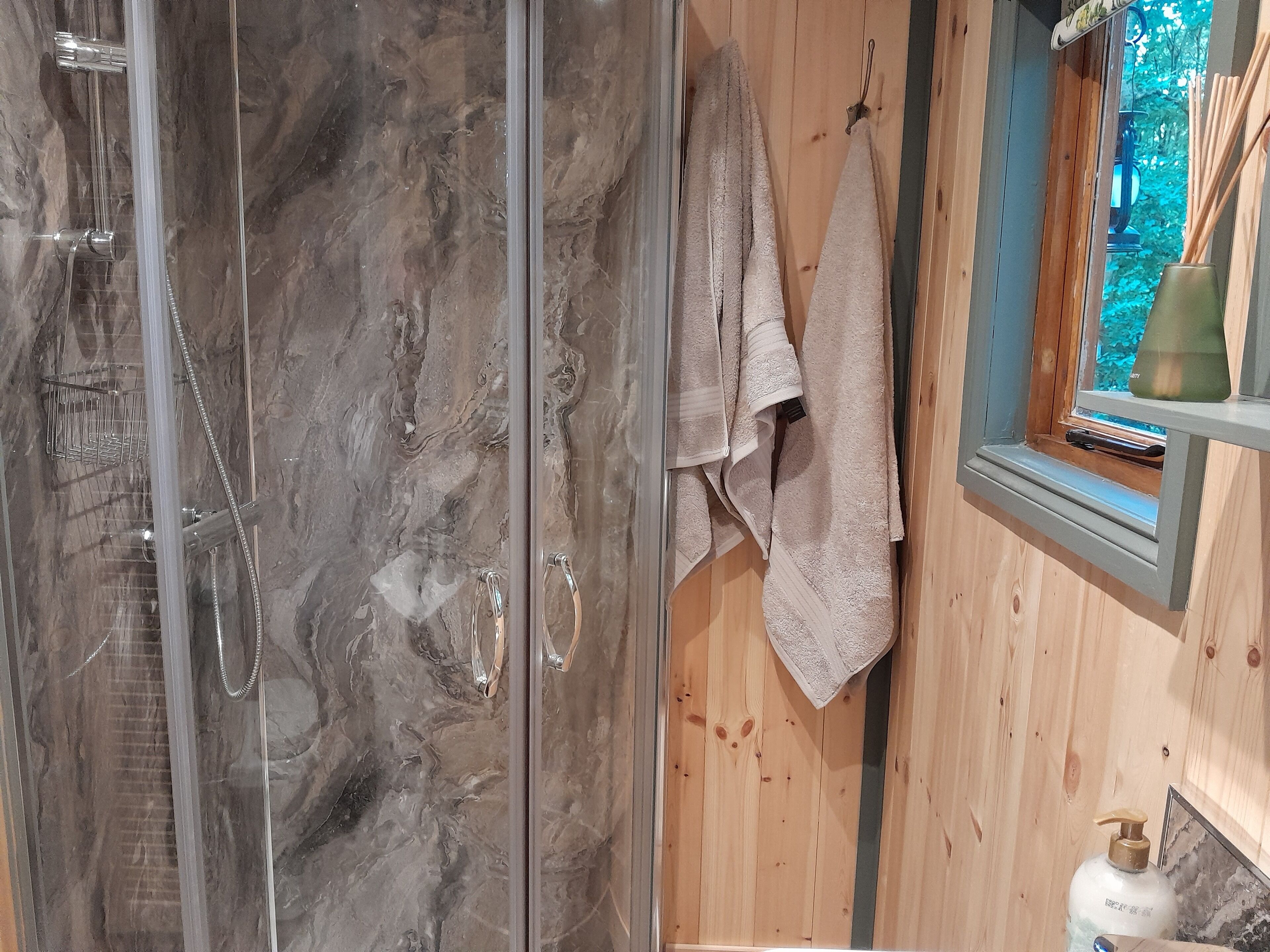 Cabin | Bathroom | Shower, towels
