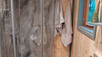 Cabin | Bathroom | Shower, towels