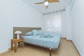 Iron/ironing board, free WiFi, bed sheets