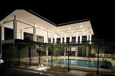 Los Delfines Condo, the perfect Pura Vida couple getaway awaits!