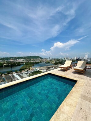 Pool - Beautiful LOFTbrand new apt in a central location in delightful Cartagena (Cartagena)