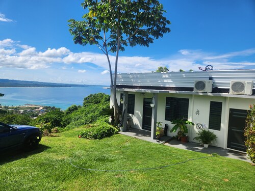 Cozy 2-bedrooms guest house in adorable Aguadilla with a spectacular sea view.