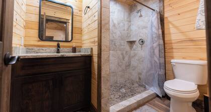 New Spacious 5 separate hotel suites in charming Uvalde with WiFi, AC.