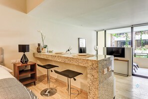 Comfort Studio, 1 Queen Bed with Sofa bed, Balcony | In-room dining - Studio with Roof Pool Near Beach (Playa del Carmen)
