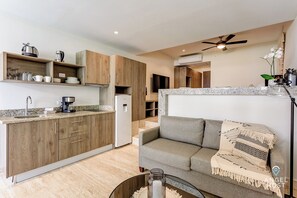 Monolocale comfort, 1 letto queen con divano letto, balcone | Cucina privata | Frigorifero, pentole/stoviglie/utensili