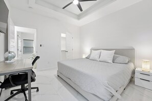 3 Schlafzimmer, Schreibtisch, Bügeleisen/Bügelbrett, WLAN